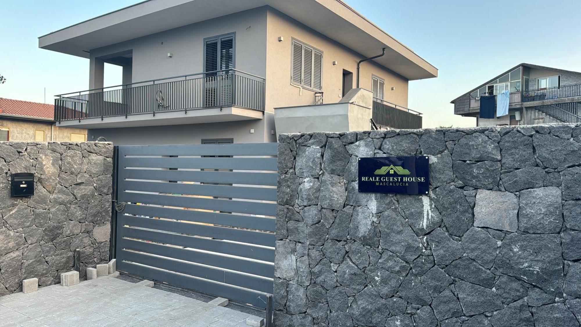 Reale Guest House Mascalucia Bagian luar foto